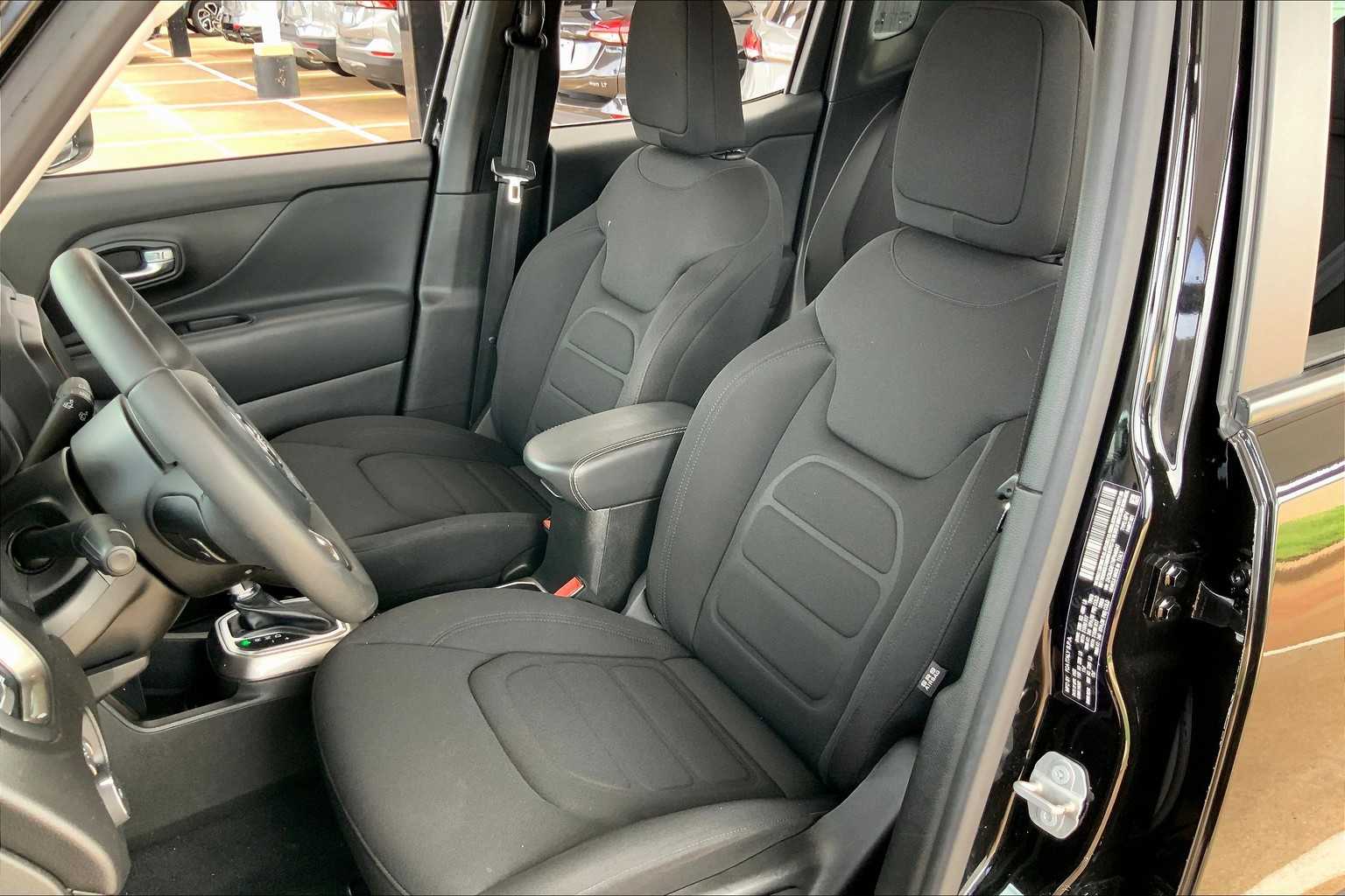 2022 Jeep Renegade Latitude photo 7