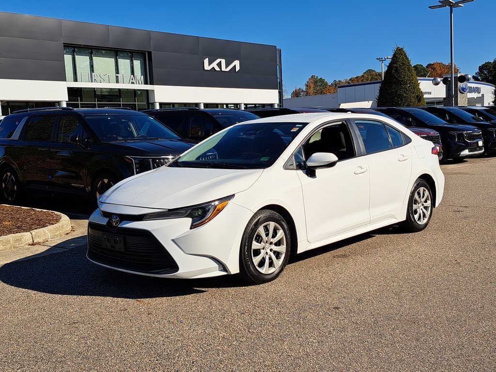 2023 Toyota Corolla LE photo 2
