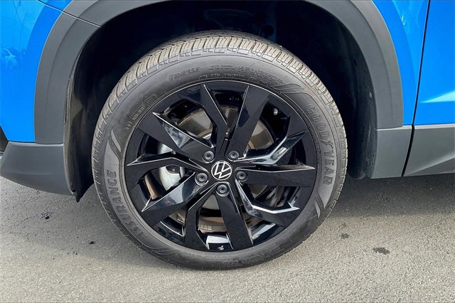 2023 Volkswagen Taos SE photo 8