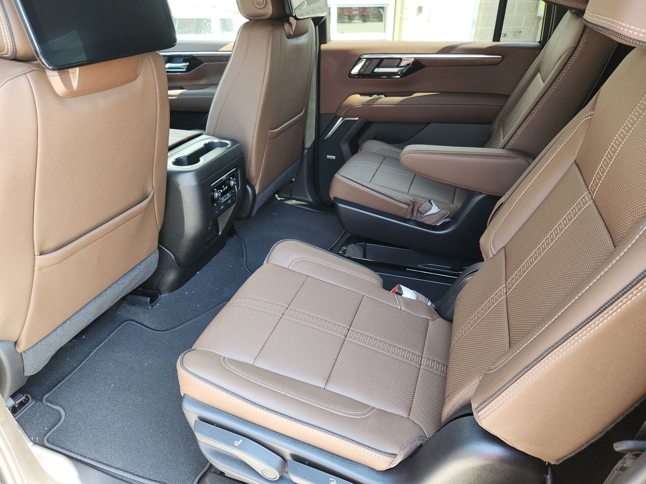 2025 Chevrolet Suburban High Country photo 25