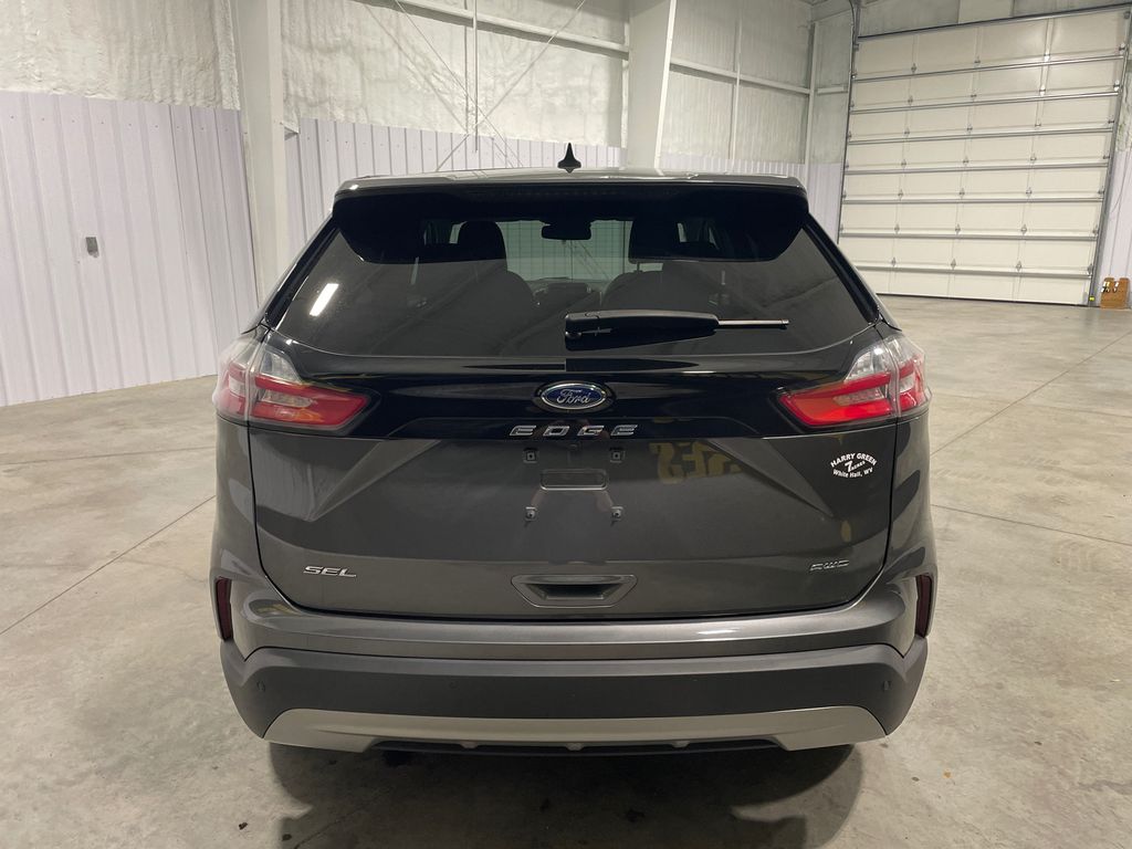 2023 Ford Edge SEL photo 2
