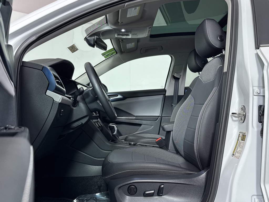 2024 Volkswagen Taos SE photo 2