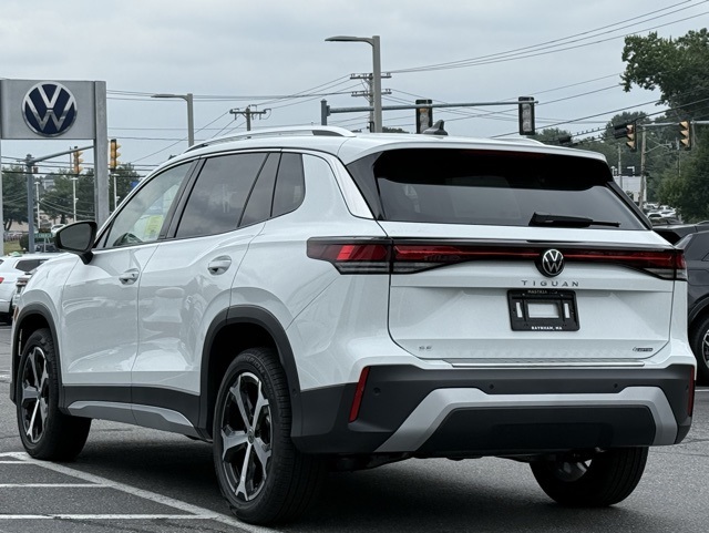2025 Volkswagen Tiguan SE photo 3