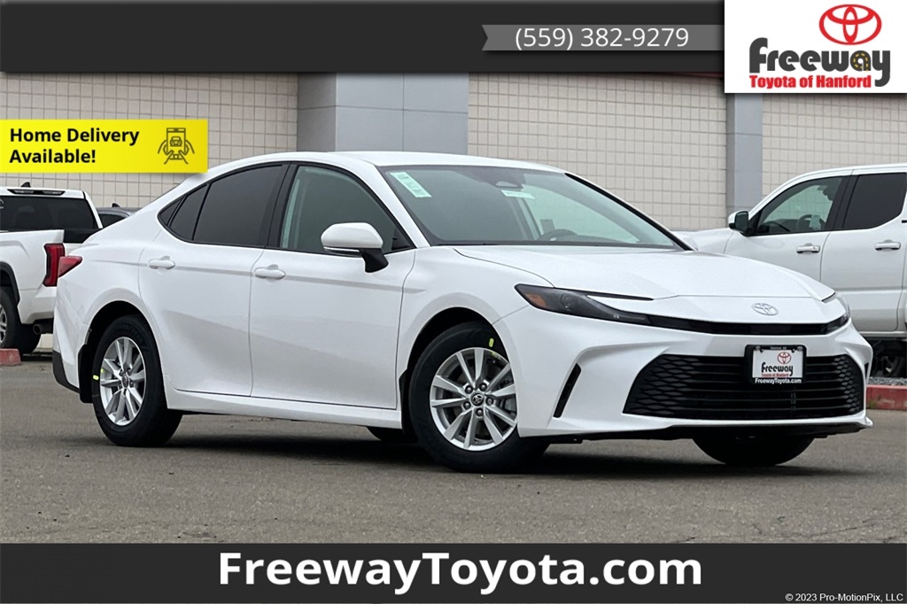 2026 Toyota Camry LE's photo