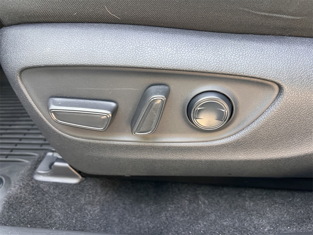 2024 Toyota RAV4 XLE photo 16