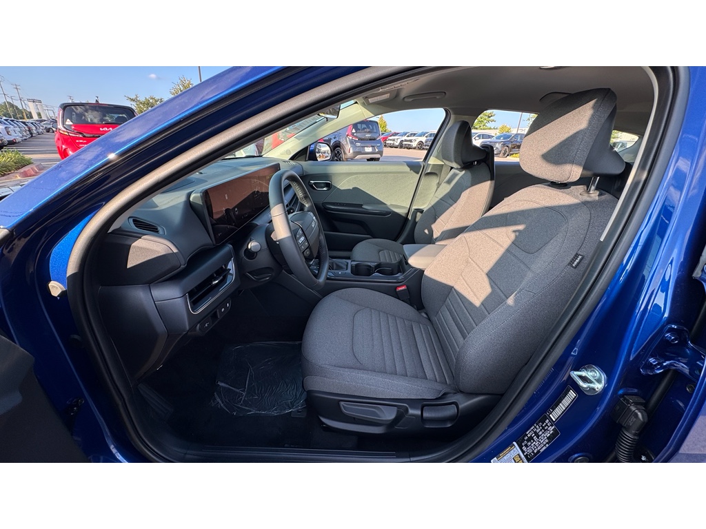 2025 Kia K4 EX photo 8