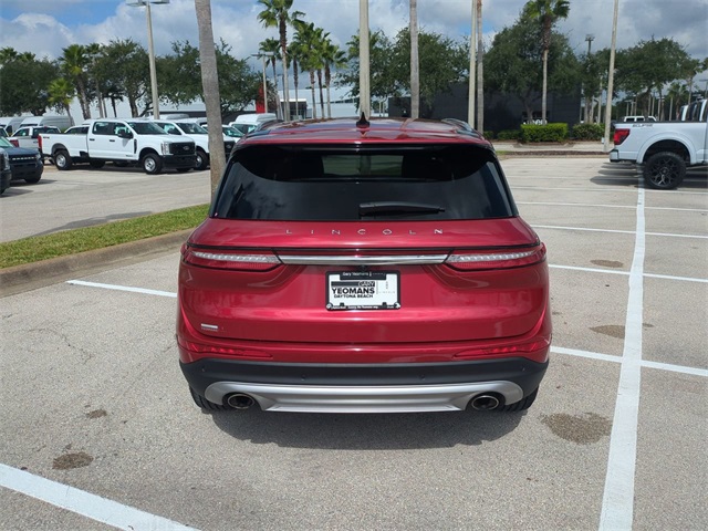 2022 Lincoln Corsair Standard photo 4