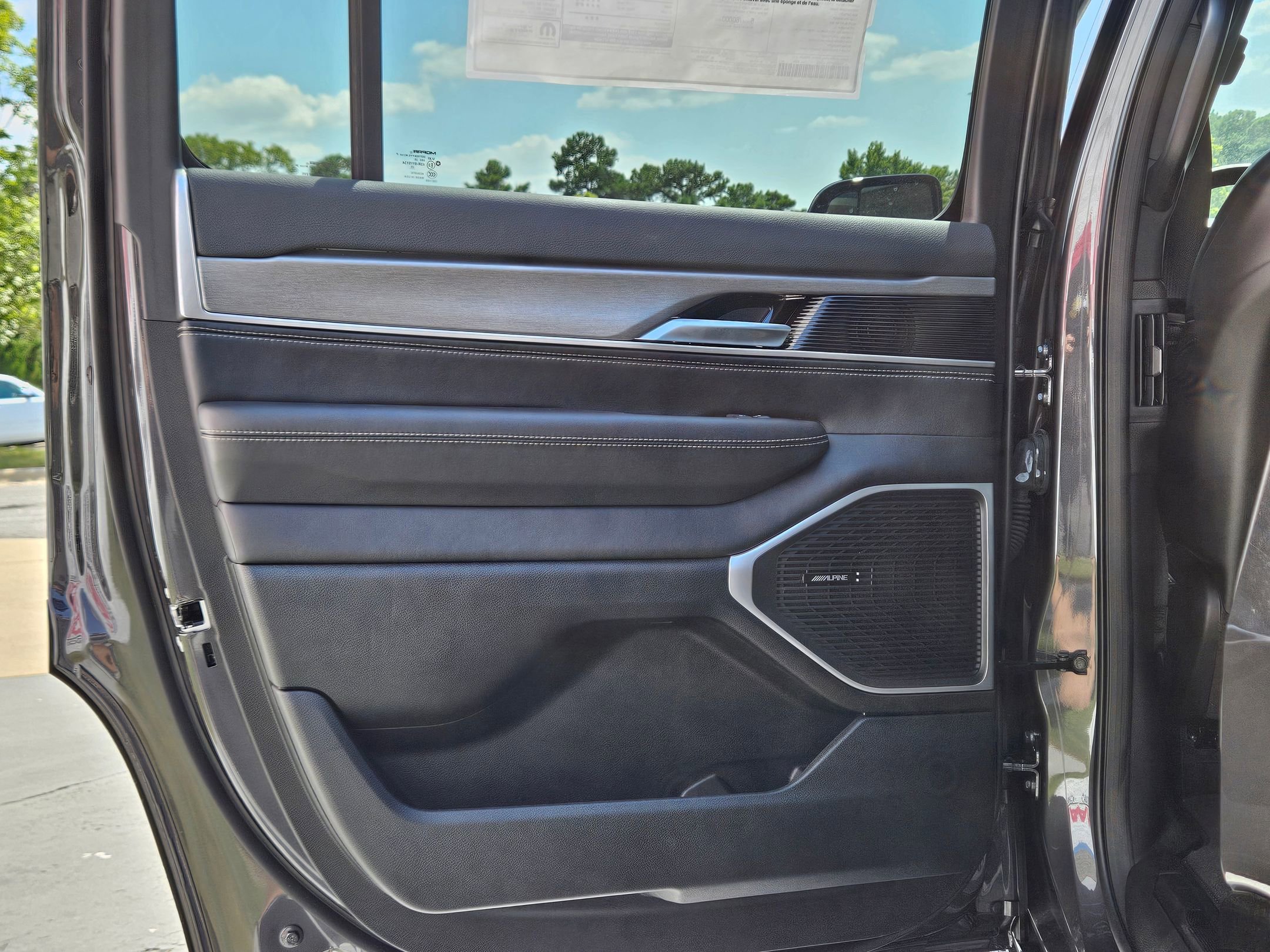2025 Jeep Wagoneer Series II Carbide photo 15