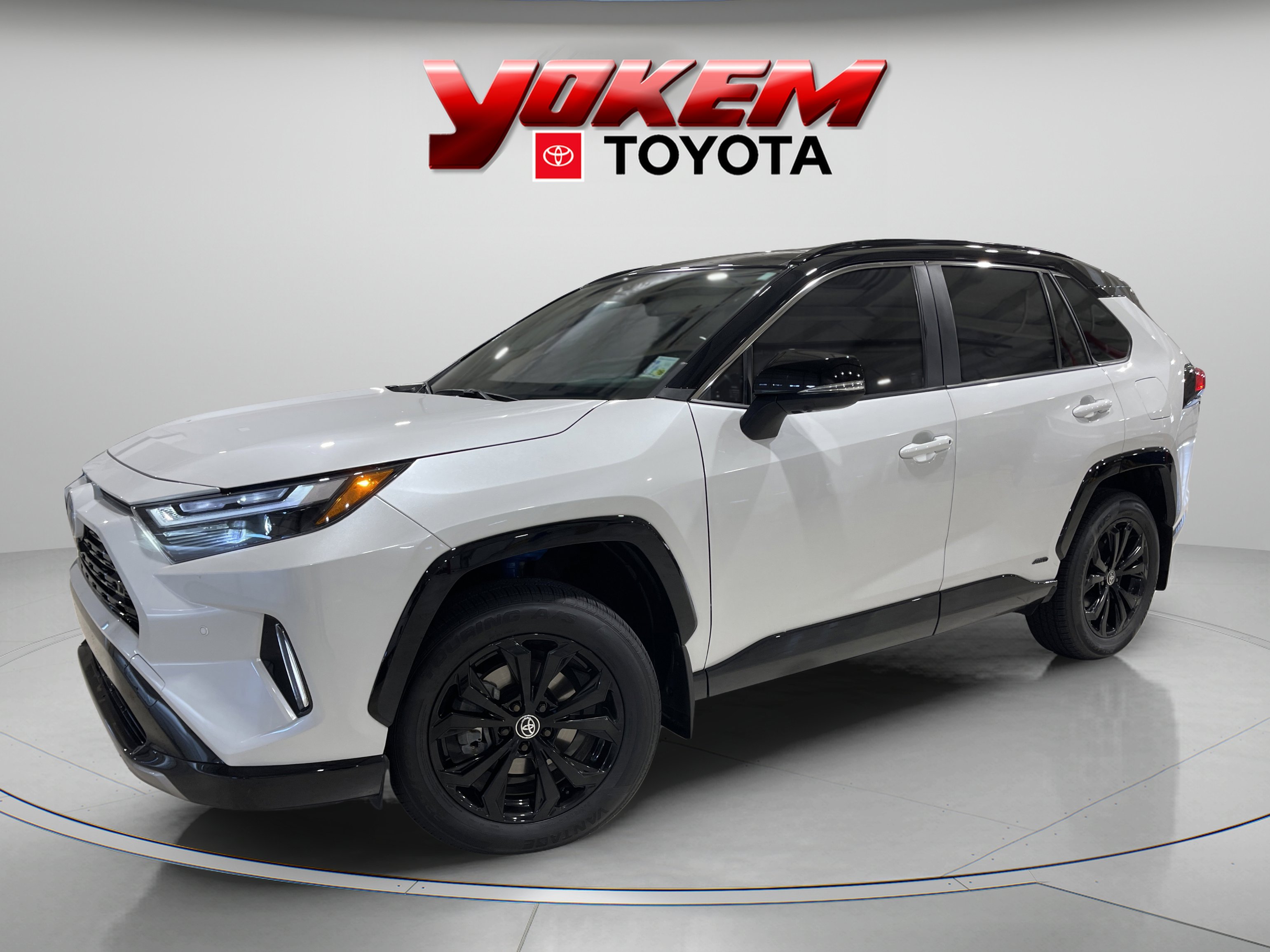 2024 Toyota RAV4 XSE's photo