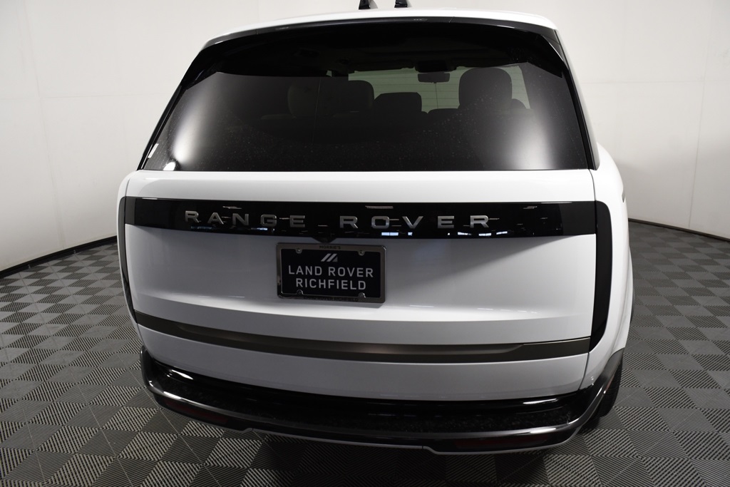2025 Land Rover Range Rover SE photo 5