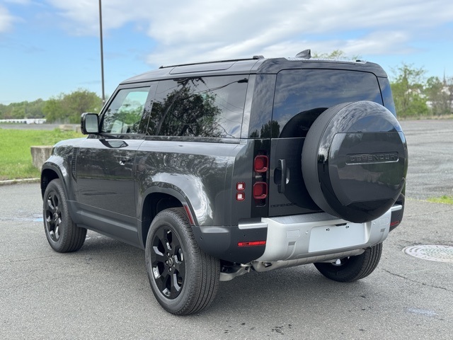 2025 Land Rover Defender 90 S photo 3