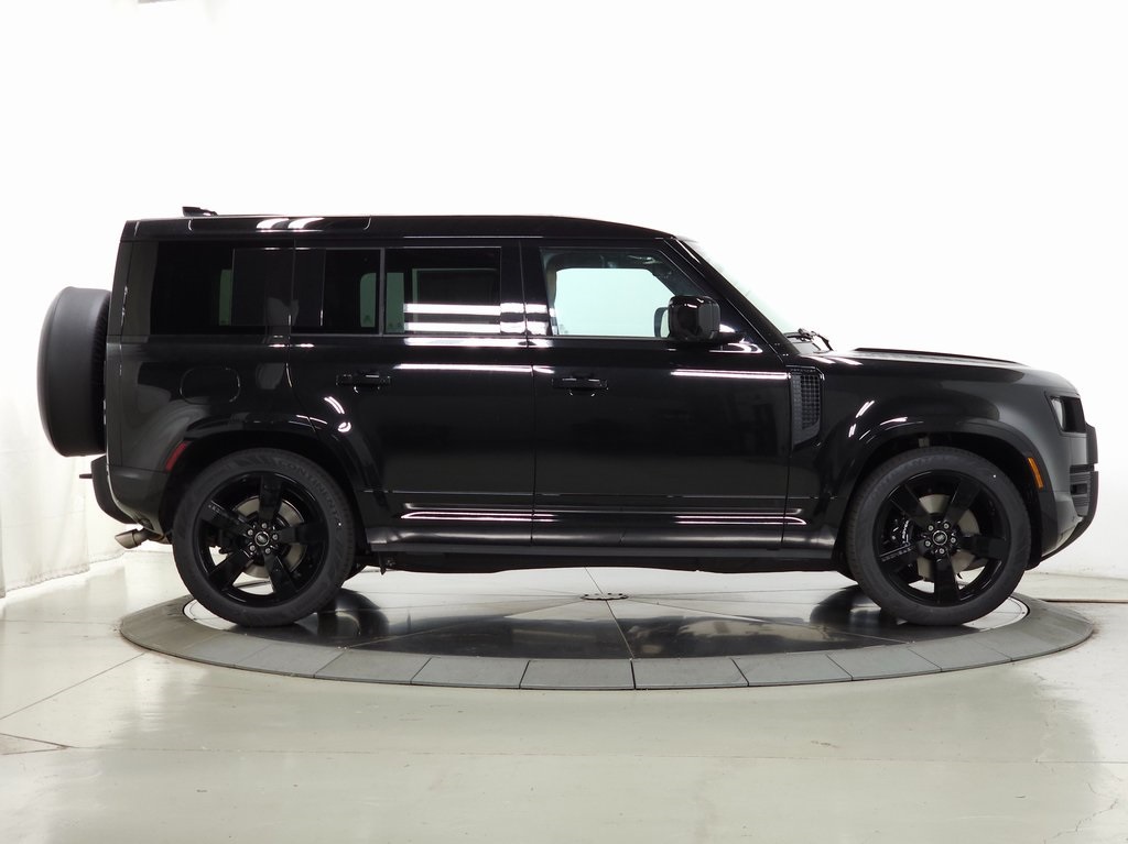 2025 Land Rover Defender 110 V8 photo 6