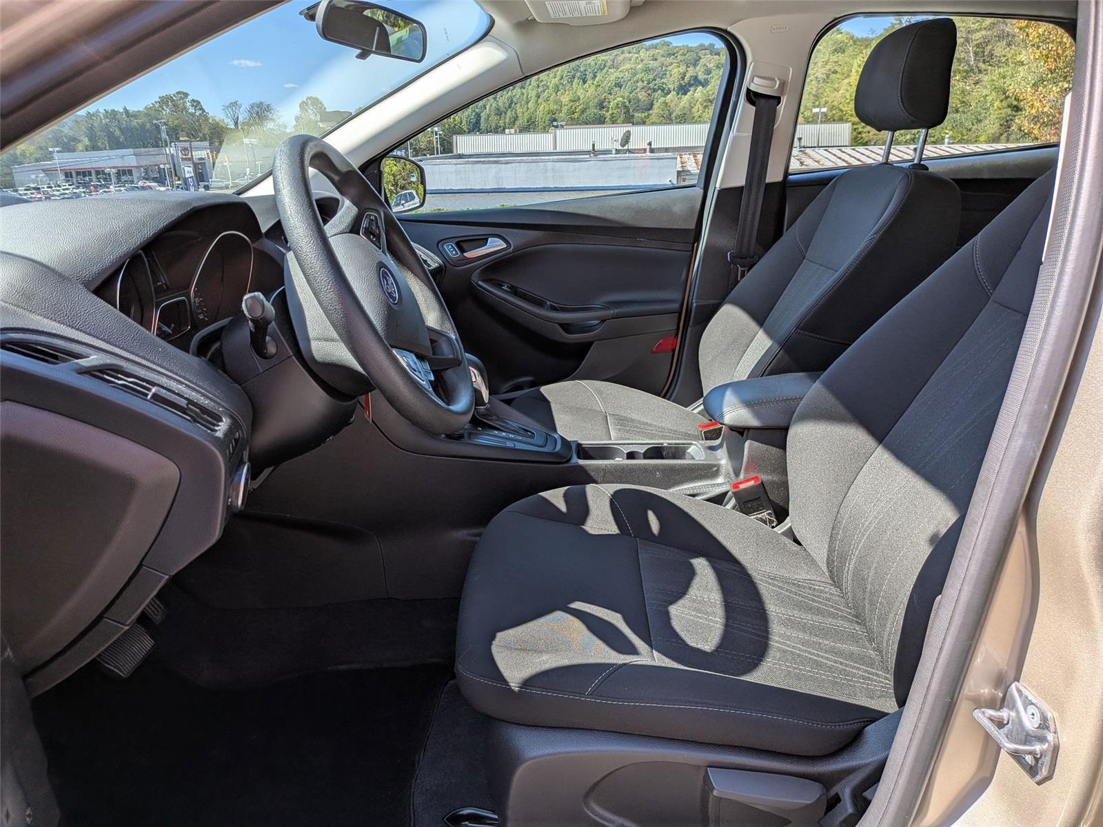 2018 Ford Focus SE photo 14