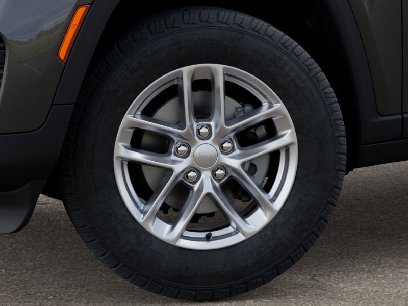 2025 Jeep Grand Cherokee Laredo photo 3