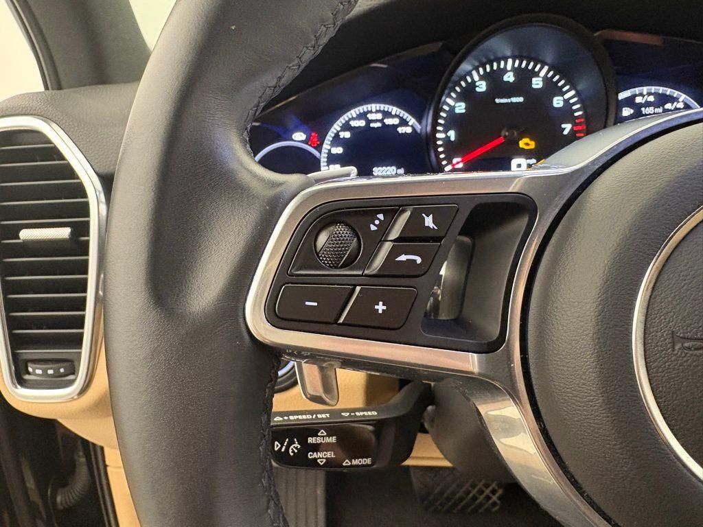2022 Porsche Cayenne Base photo 13
