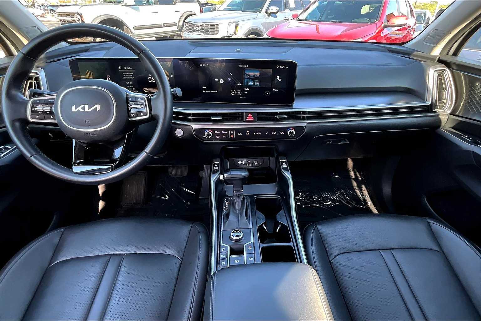 2024 Kia Sorento S photo 13