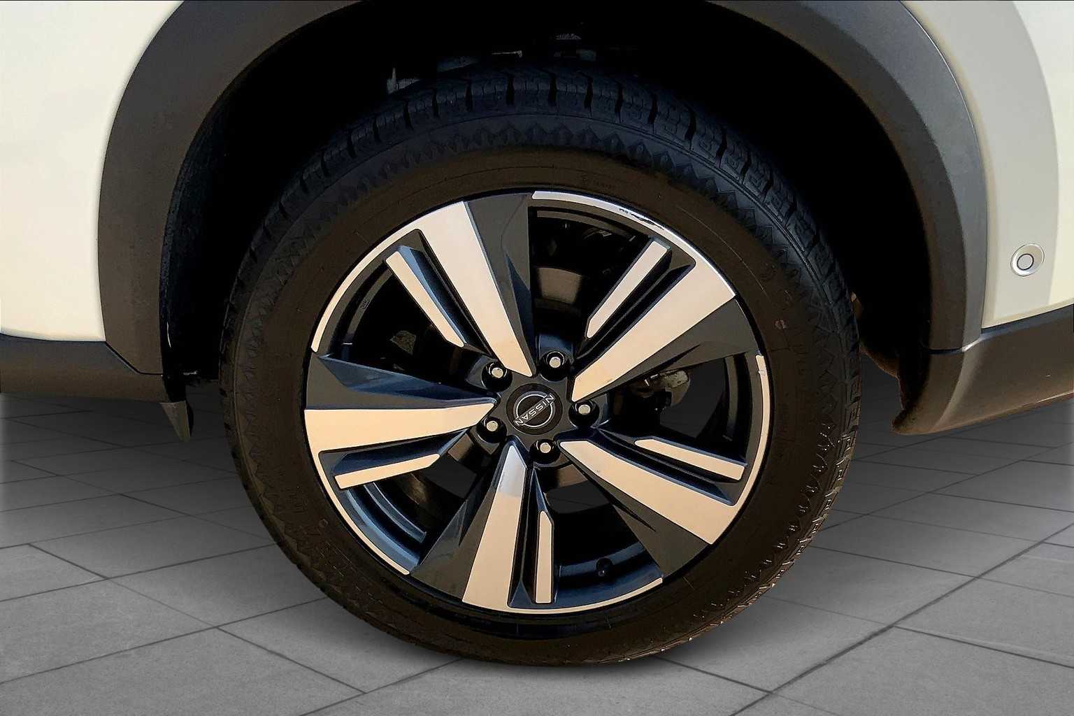2023 Nissan Rogue SL photo 9