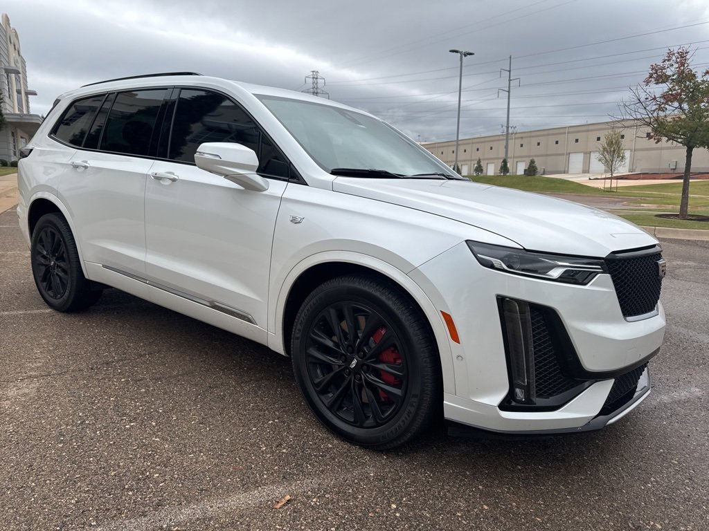2022 Cadillac XT6 Sport photo 2