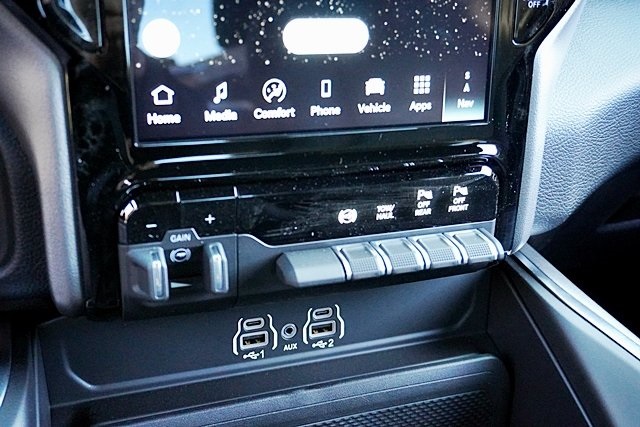 New 2026 Granite Crystal Metallic Clear-Coat Exterior Paint RAM Big Horn image 35