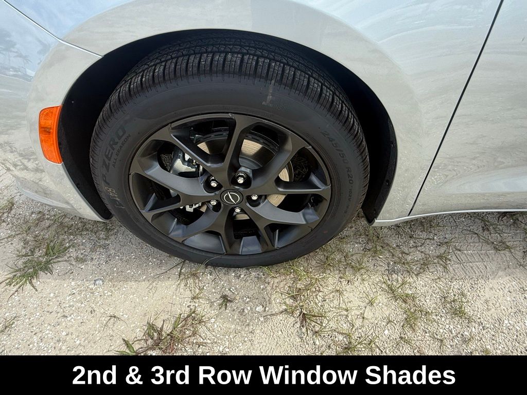 2026 Chrysler Pacifica Limited photo 24