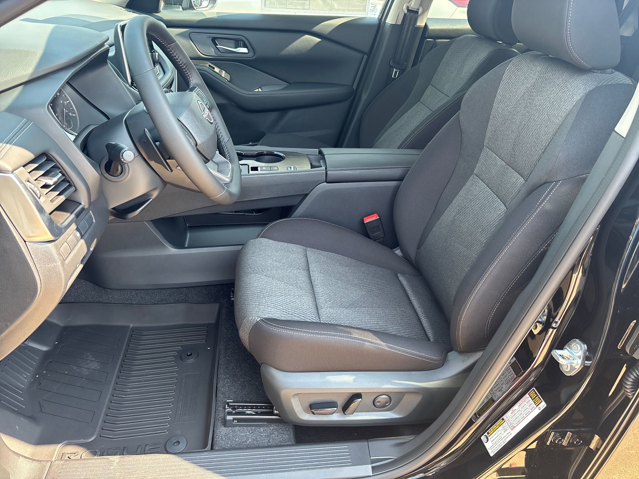 2026 Nissan Rogue SV photo 3