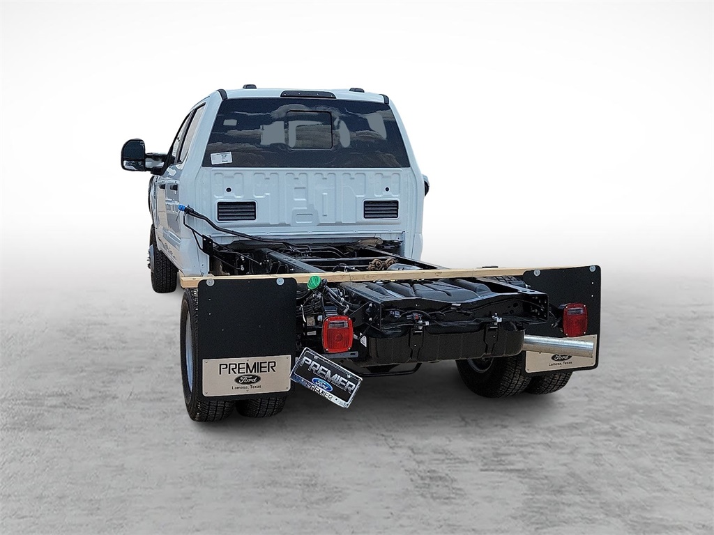 2025 Ford F-350 photo 8