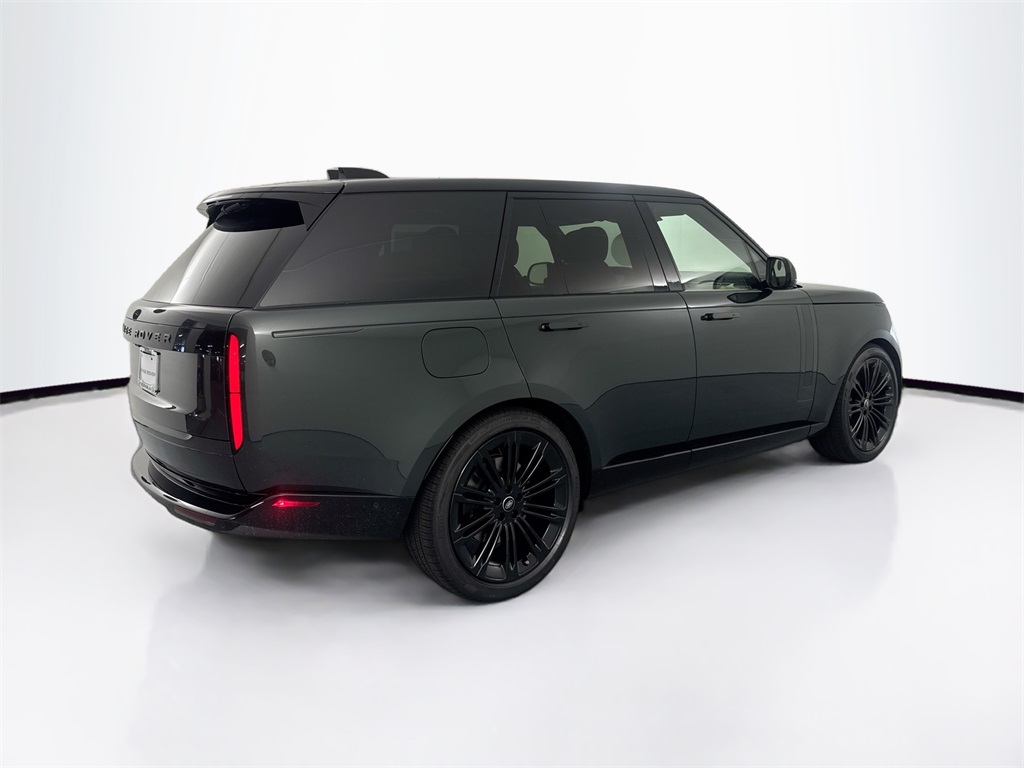 2025 Land Rover Range Rover SE photo 2