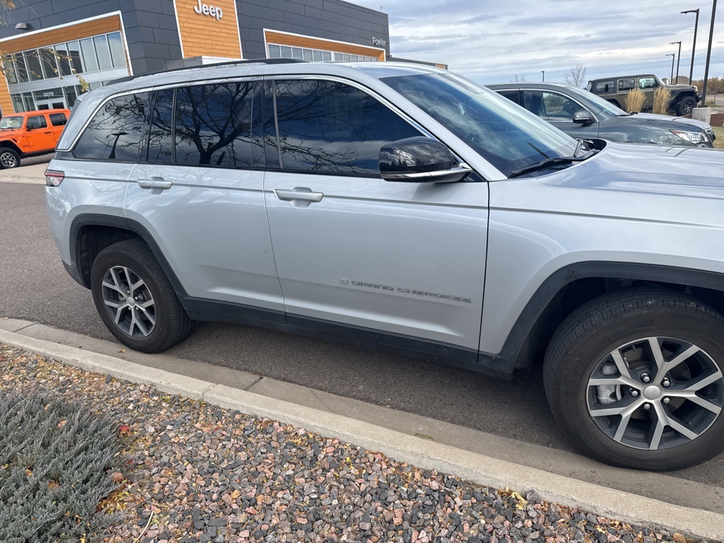 2023 Jeep Grand Cherokee Limited photo 4