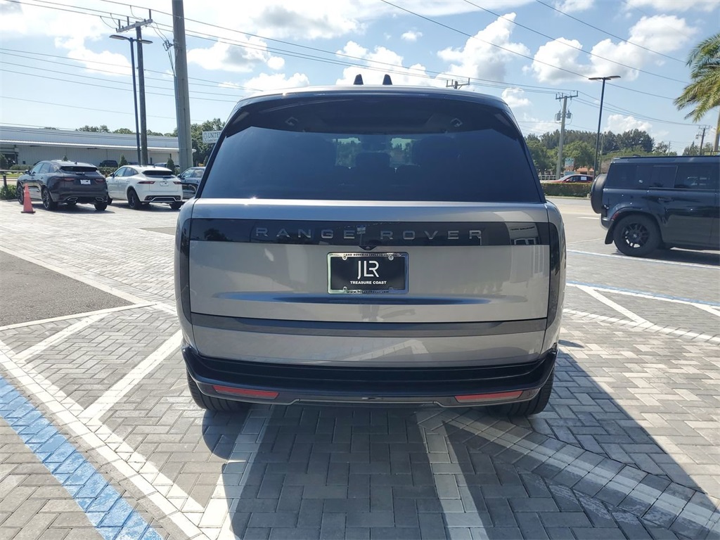 2025 Land Rover Range Rover SE photo 4