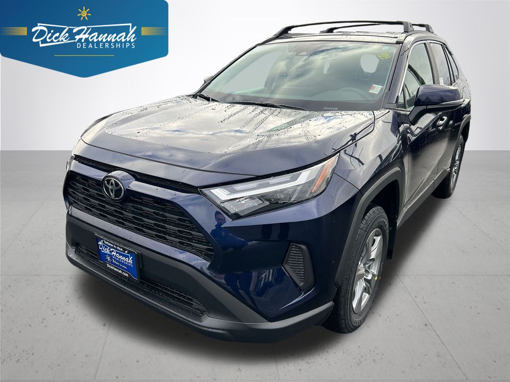 2025 Toyota RAV4 XLE's photo