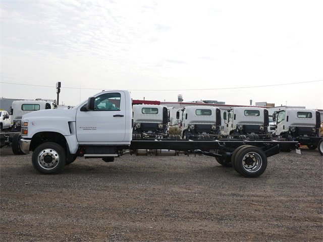 2024 Chevrolet Silverado 5500HD Work Truck photo 2