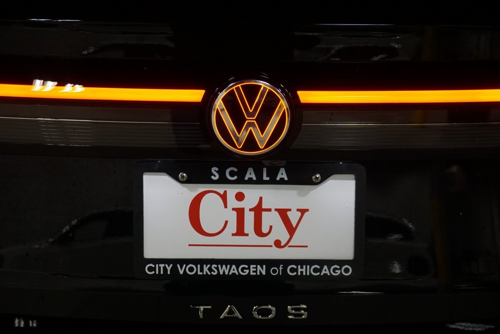 2025 Volkswagen Taos SE photo 32