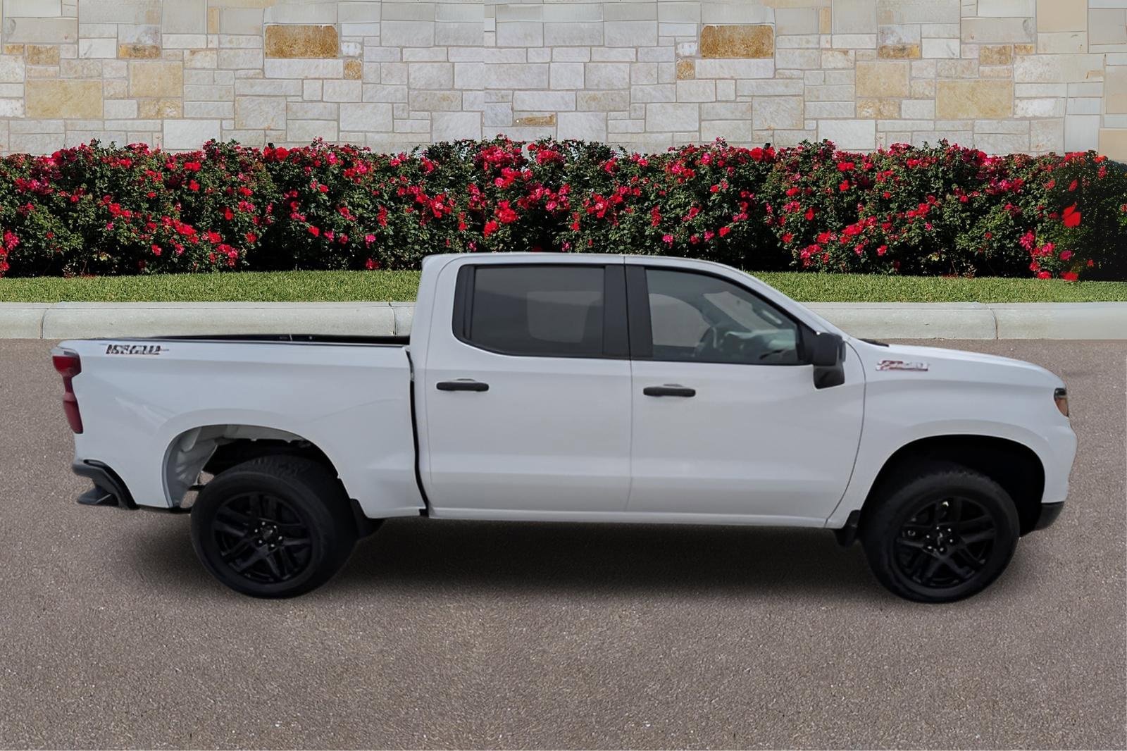 2025 Chevrolet Silverado 1500 Custom Trail Boss photo 2