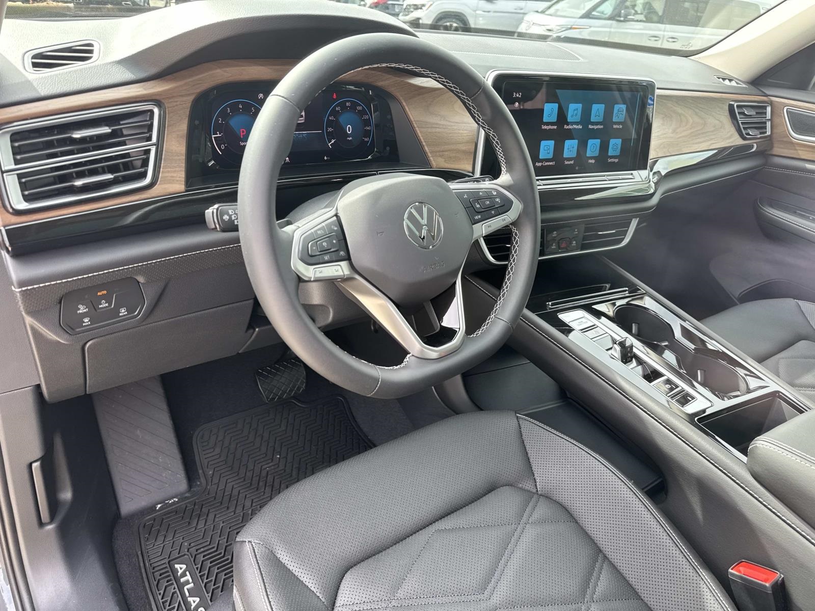 2026 Volkswagen Atlas SE Technology photo 9