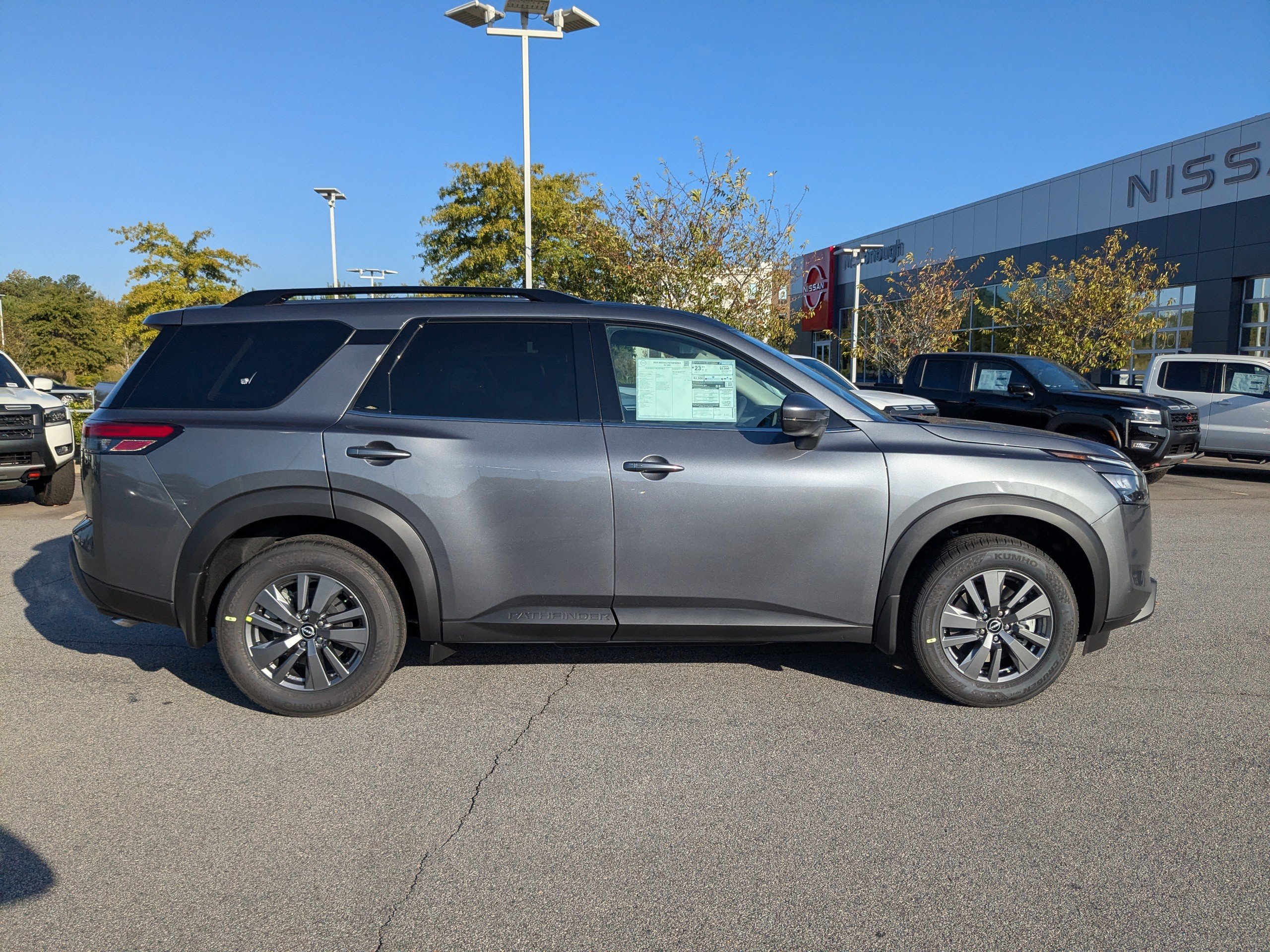 2025 Nissan Pathfinder SV photo 2