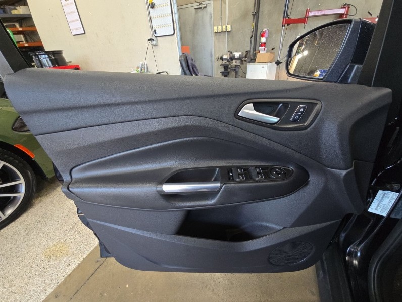 2016 Ford C-Max Hybrid SE photo 10