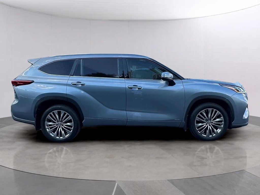 2022 Toyota Highlander Hybrid Platinum photo 3