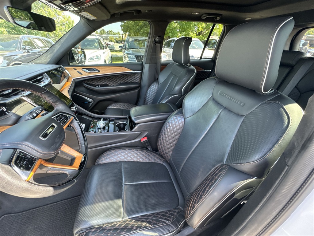 2023 Jeep Grand Cherokee Summit photo 11