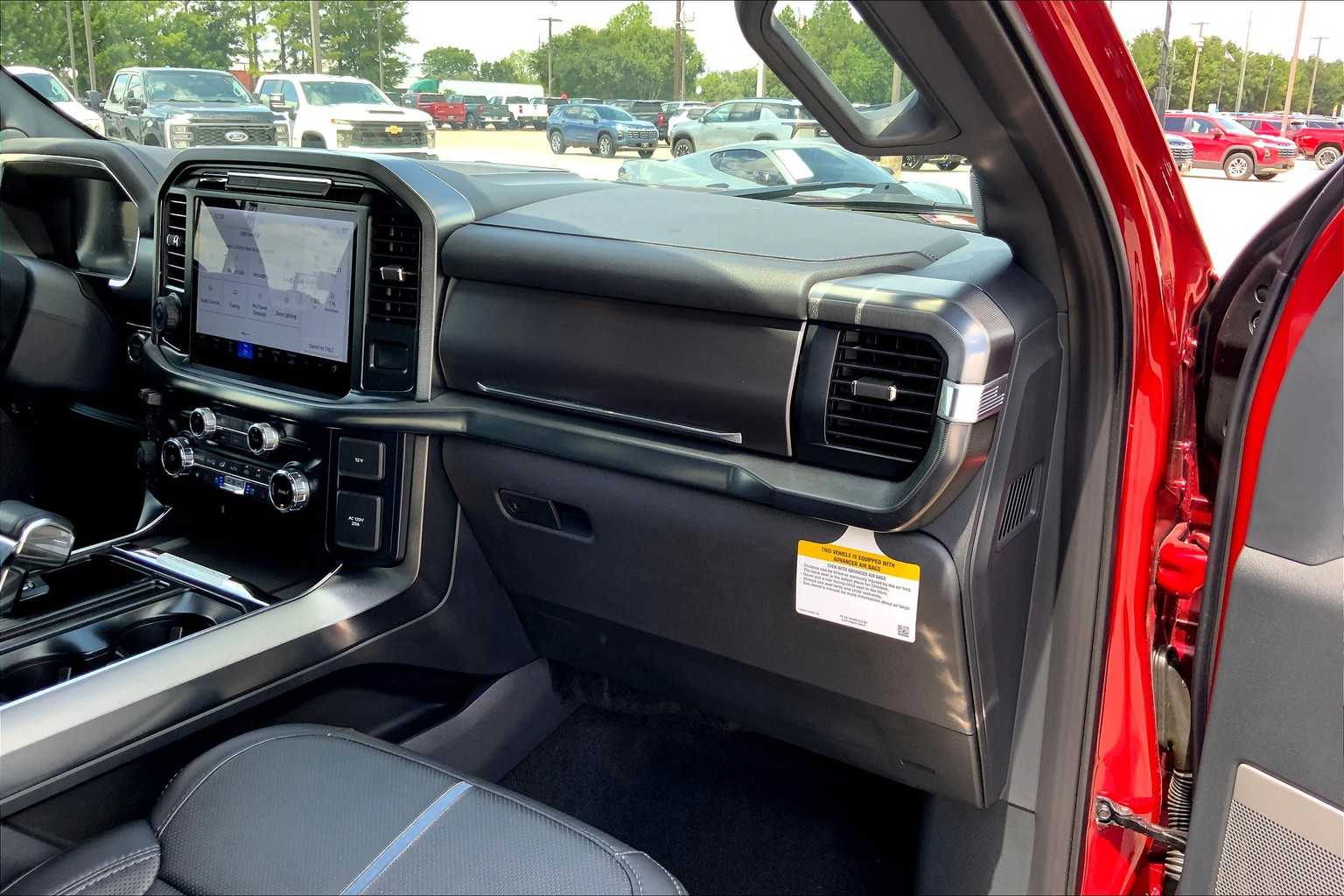2025 Ford F-150 Platinum photo 17