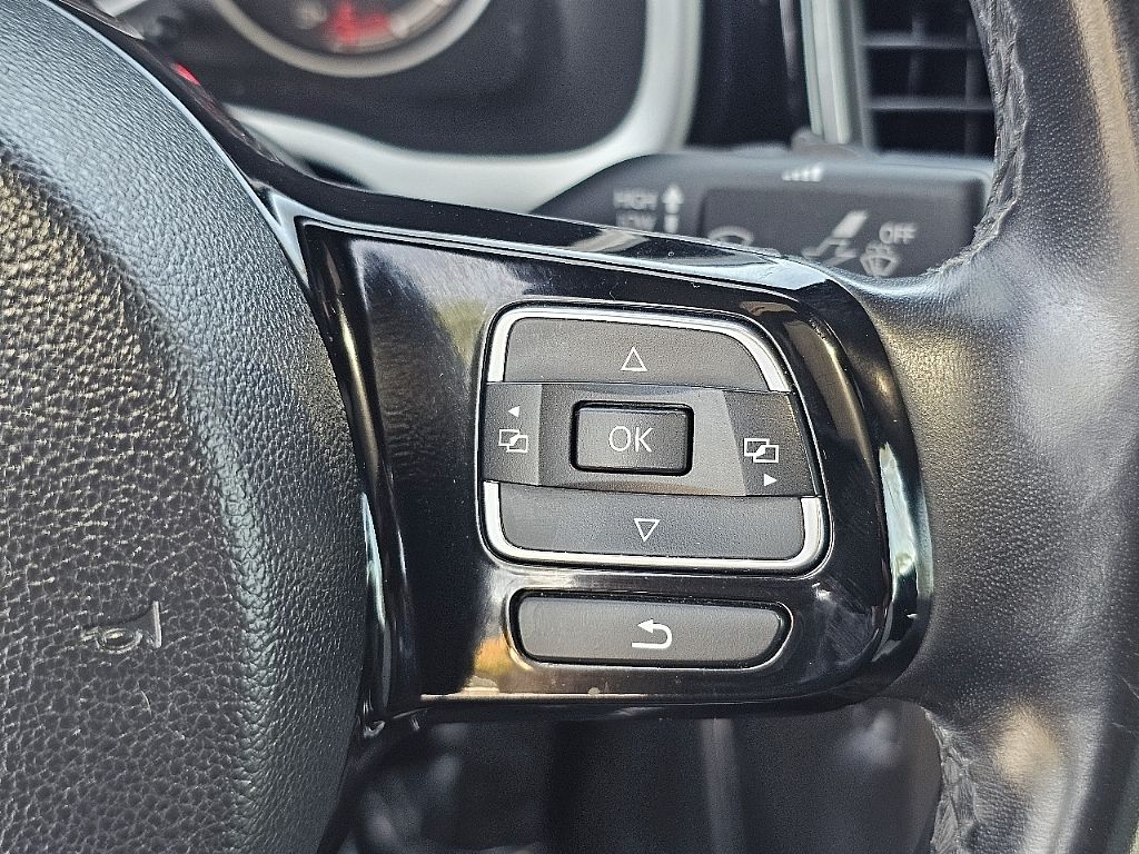 2018 Volkswagen Beetle SE photo 24