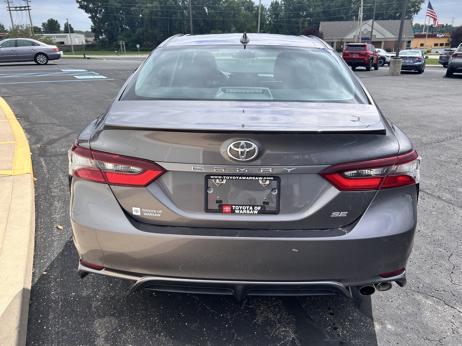 2022 Toyota Camry SE photo 8