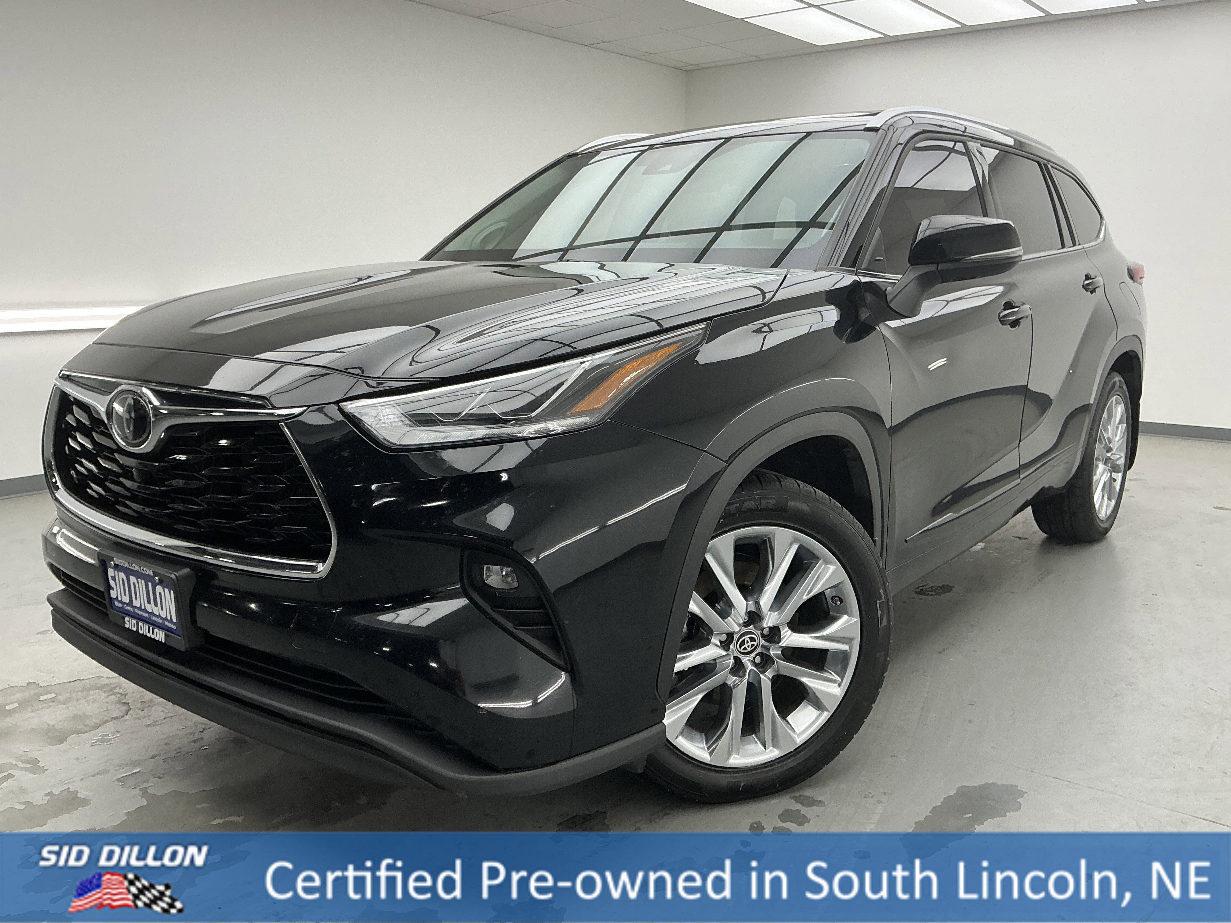 2021 Toyota Highlander Limited's photo