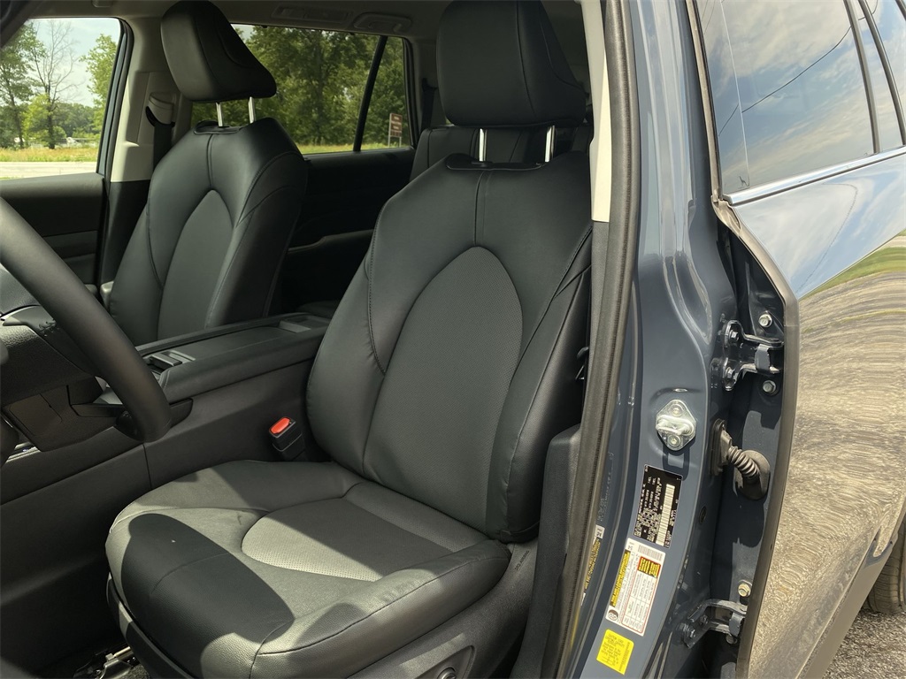 2024 Toyota Grand Highlander XLE photo 12