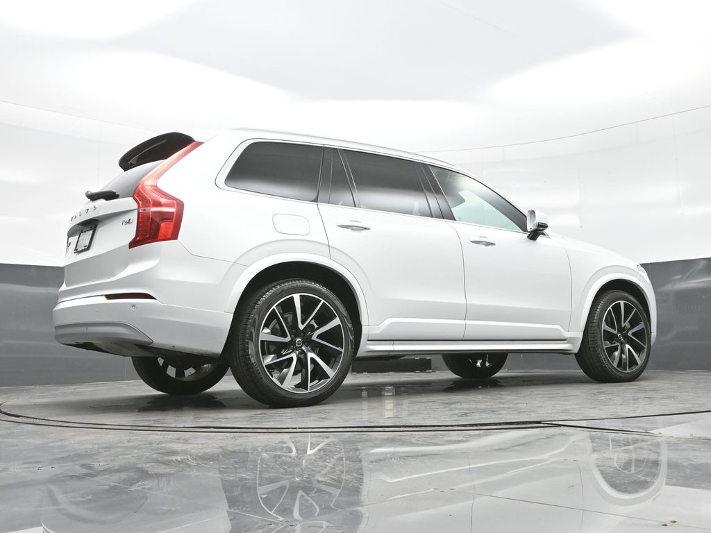 2022 Volvo XC90 T6 Momentum photo 22