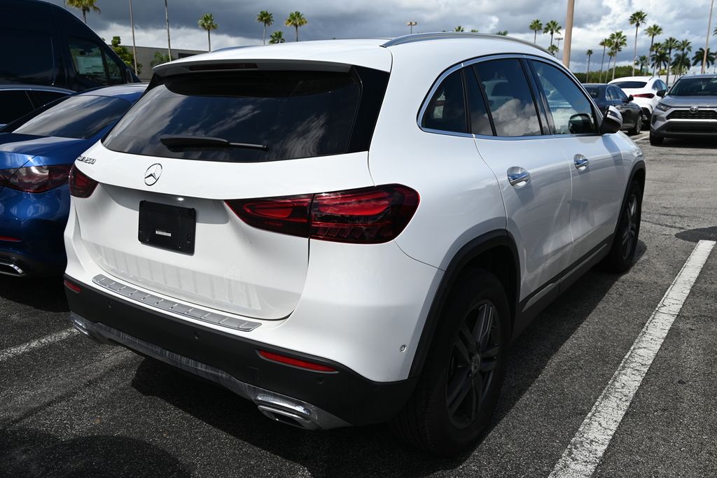2025 Mercedes Benz GLA 250 photo 4