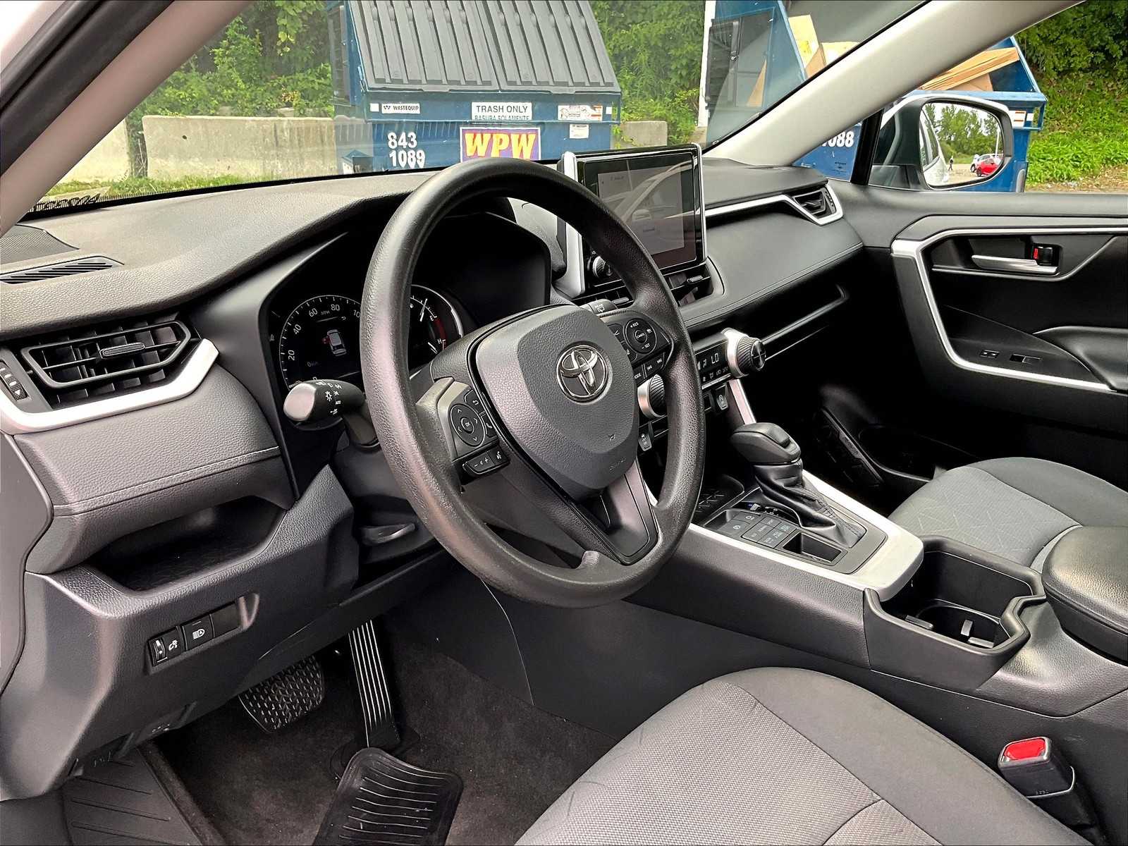 2023 Toyota RAV4 XLE photo 15