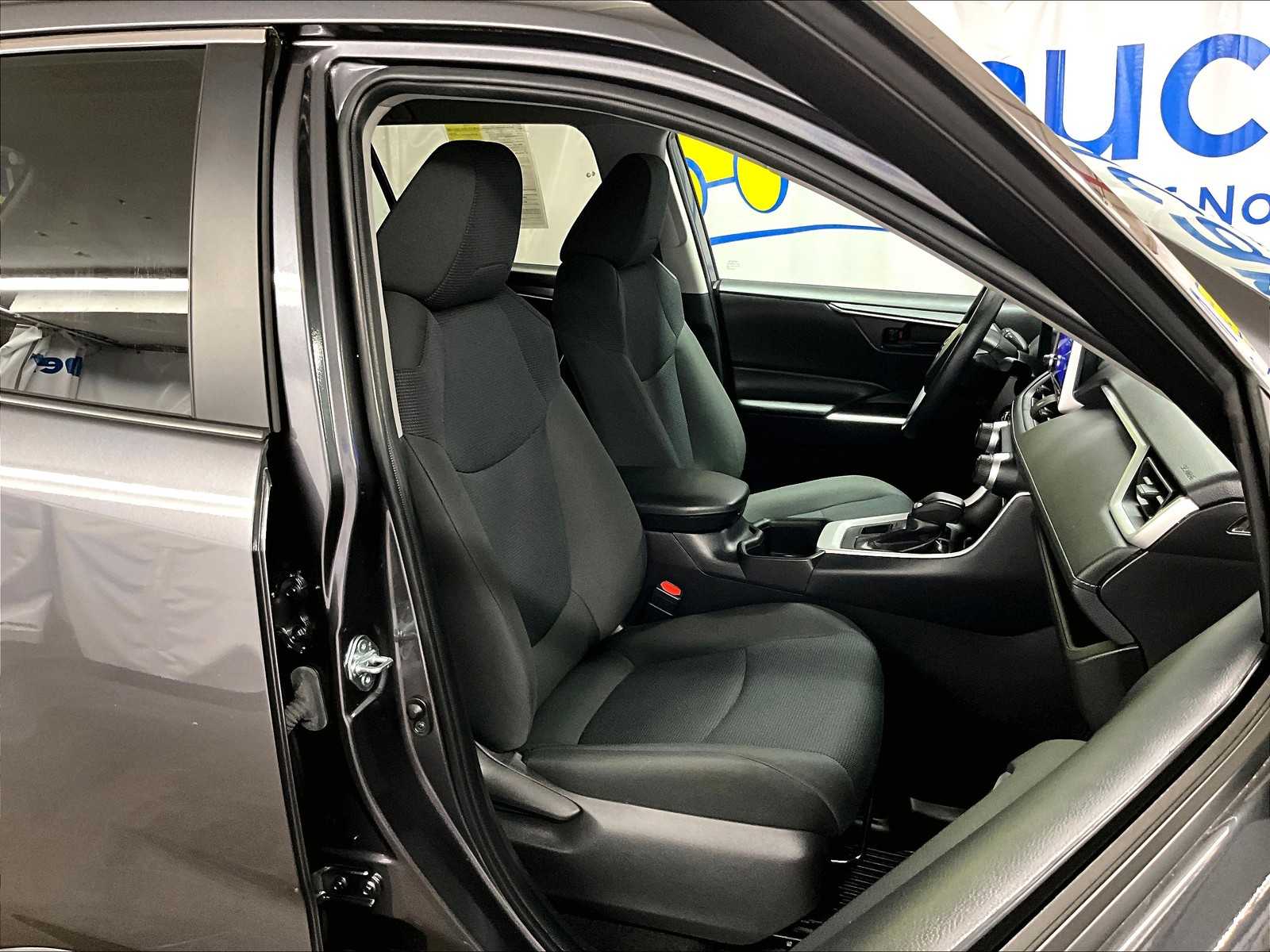 2024 Toyota RAV4 LE photo 9