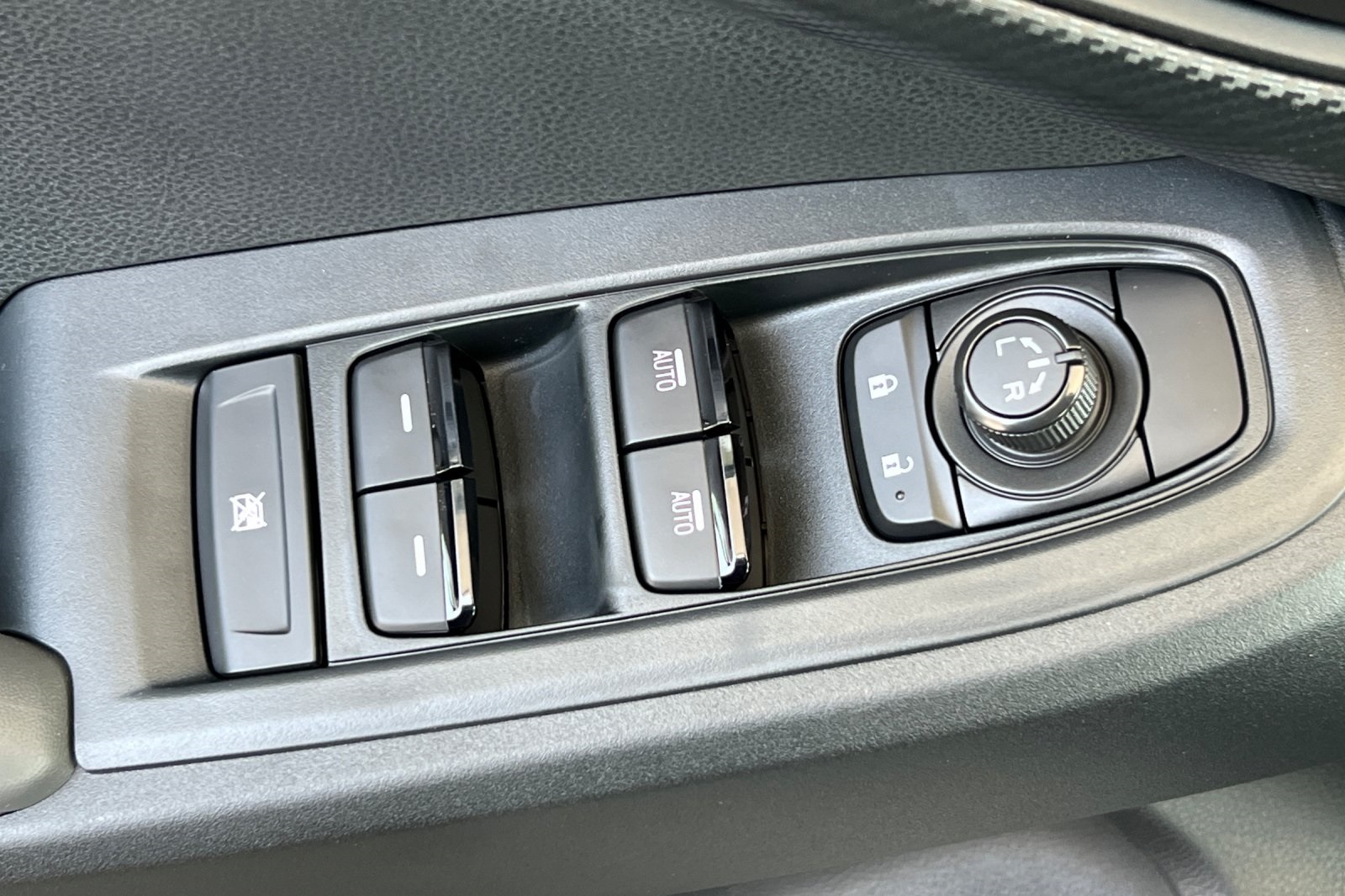 2025 Subaru Crosstrek Base photo 42