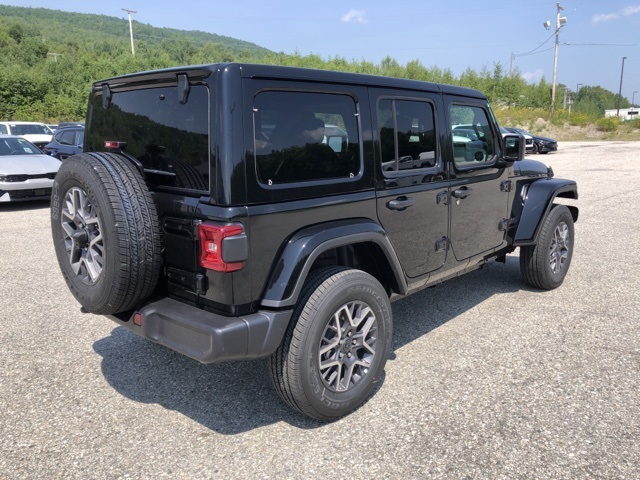 2025 Jeep Wrangler Sahara photo 3
