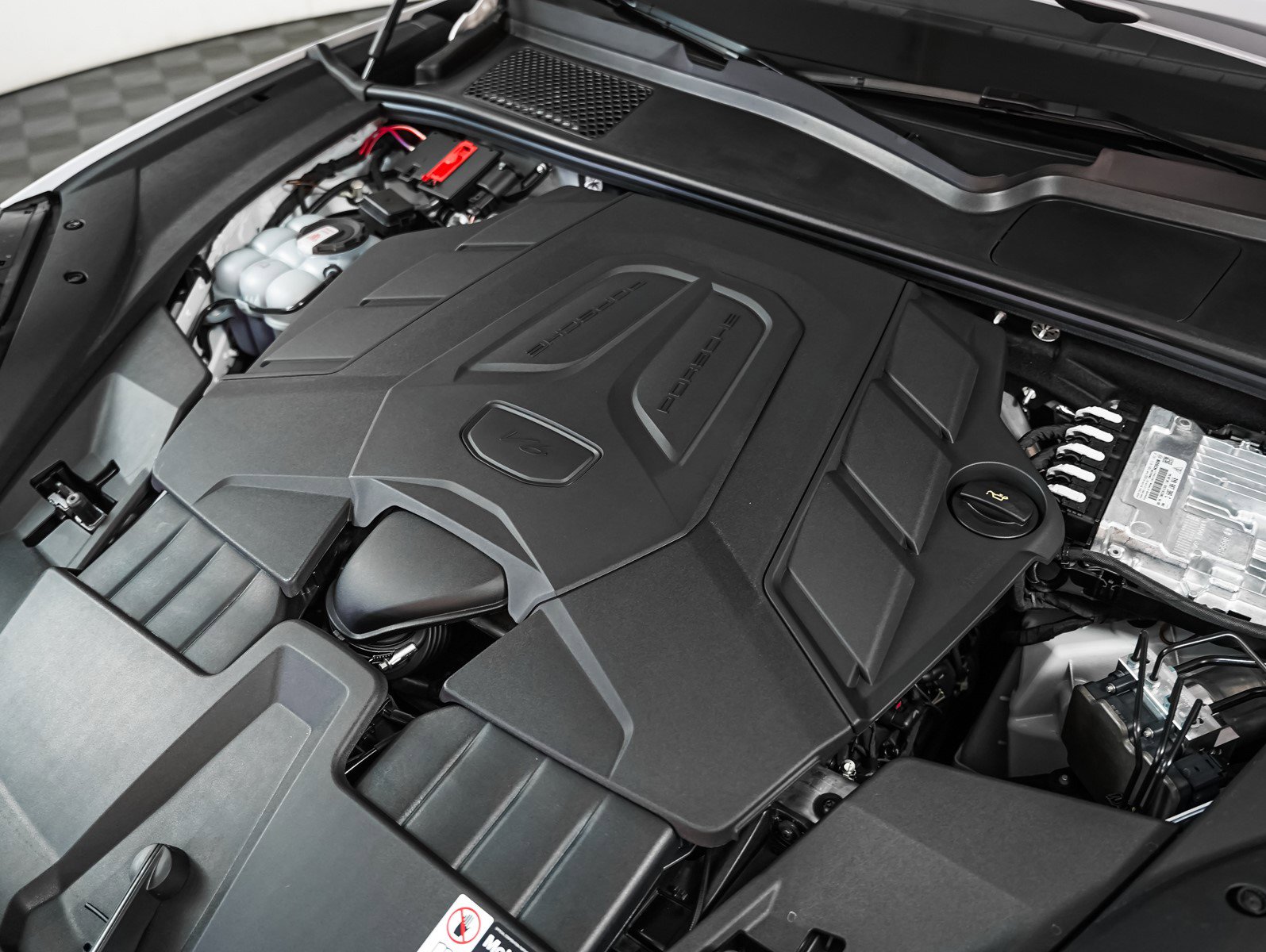 2025 Porsche Cayenne photo 12